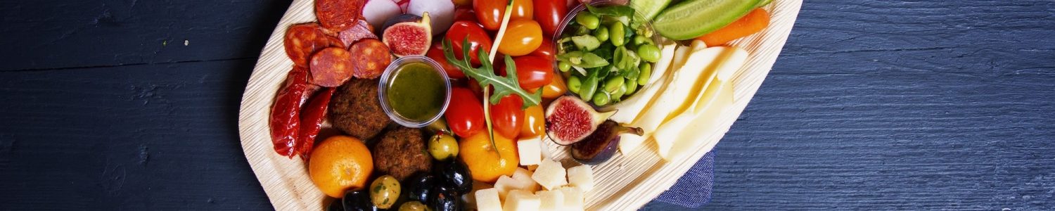 Vegware_concept_palmleaf_PL14OV_grazingplatter_darkwood_portrait